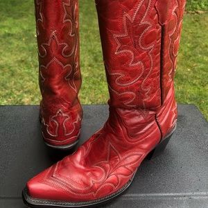 Red women’s cowboy boots by Corral. Size 8.5